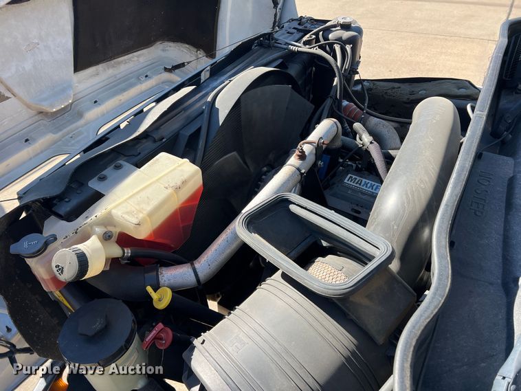 image for item JT9036 2010 International  7400 bucket truck