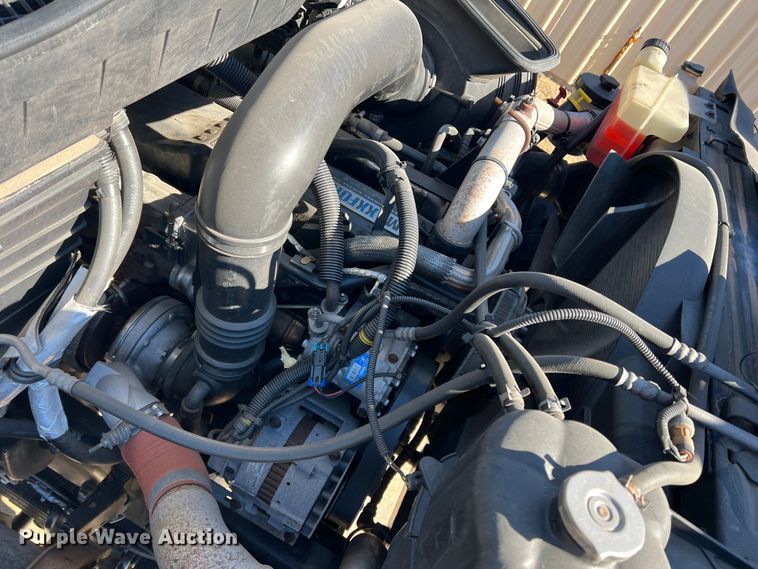 image for item JT9036 2010 International  7400 bucket truck