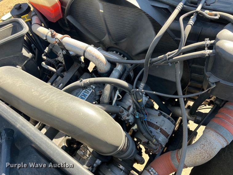 image for item JT9036 2010 International  7400 bucket truck