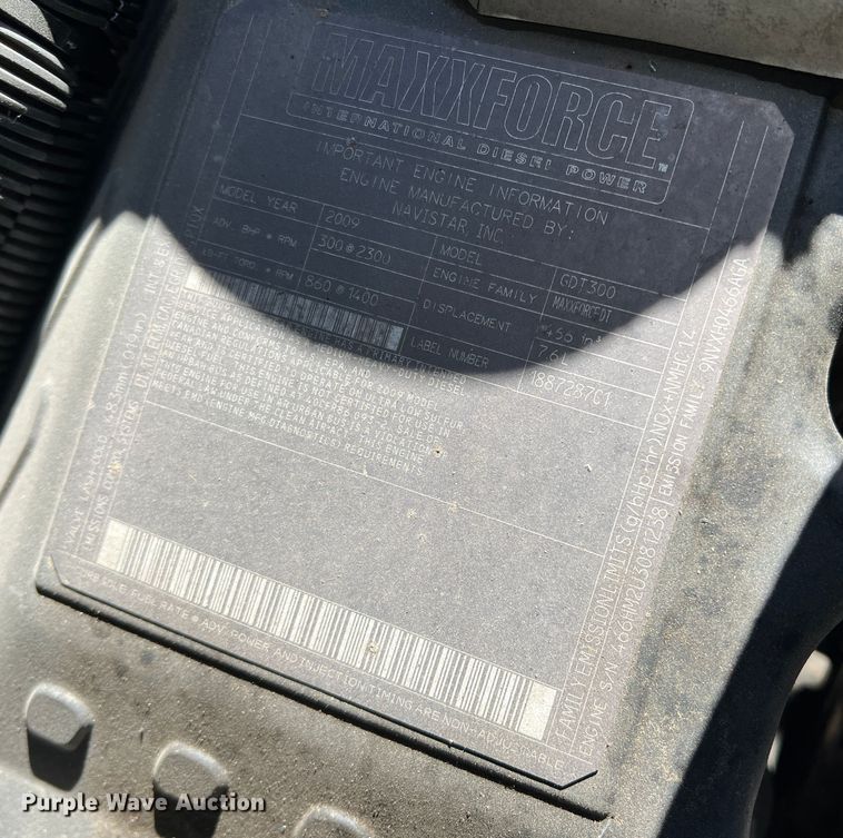 image for item JT9036 2010 International  7400 bucket truck