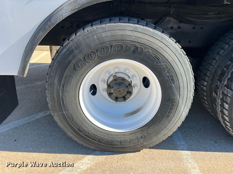 image for item JT9036 2010 International  7400 bucket truck