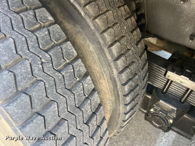 image for item JT9036 2010 International  7400 bucket truck