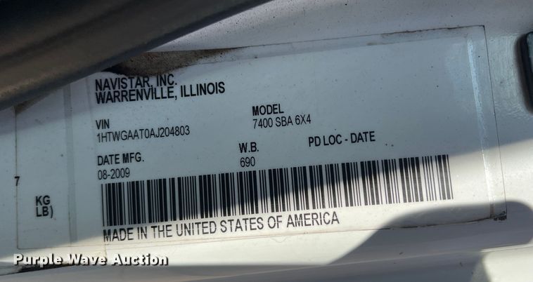 image for item JT9036 2010 International  7400 bucket truck