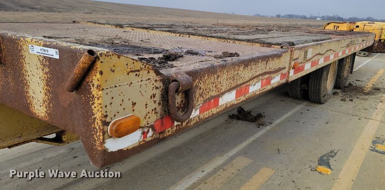 image for item KT9619 1983 Trail King TKT40-2000 tilt deck equipment trailer