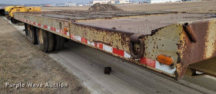 image for item KT9619 1983 Trail King TKT40-2000 tilt deck equipment trailer