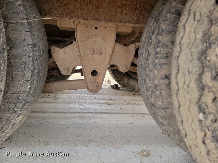 image for item KT9619 1983 Trail King TKT40-2000 tilt deck equipment trailer