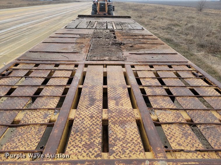 image for item KT9619 1983 Trail King TKT40-2000 tilt deck equipment trailer