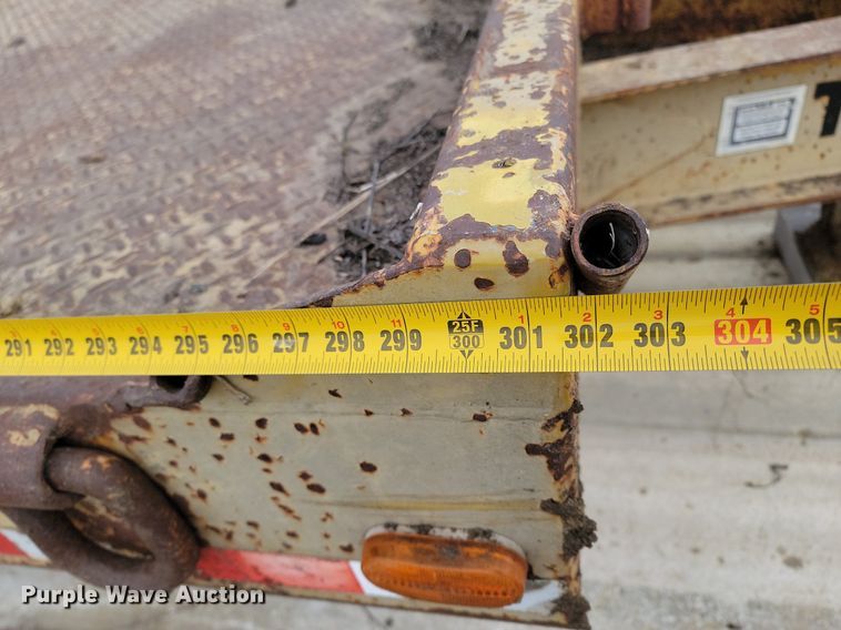 image for item KT9619 1983 Trail King TKT40-2000 tilt deck equipment trailer