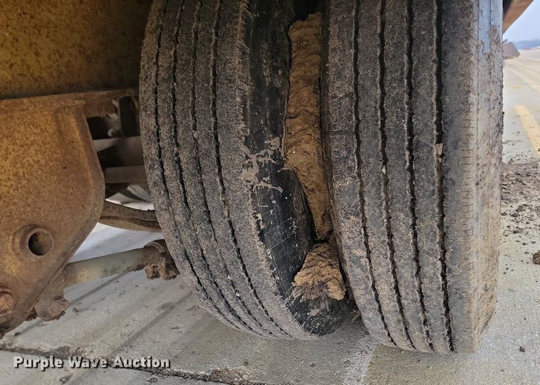 image for item KT9619 1983 Trail King TKT40-2000 tilt deck equipment trailer