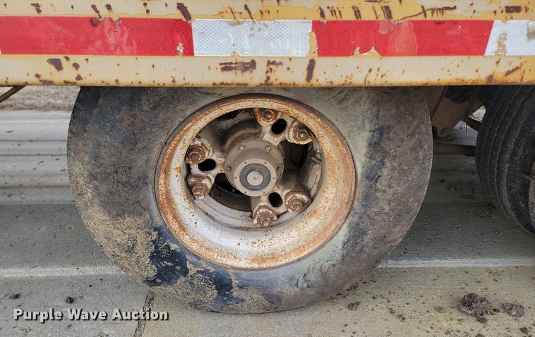 image for item KT9619 1983 Trail King TKT40-2000 tilt deck equipment trailer