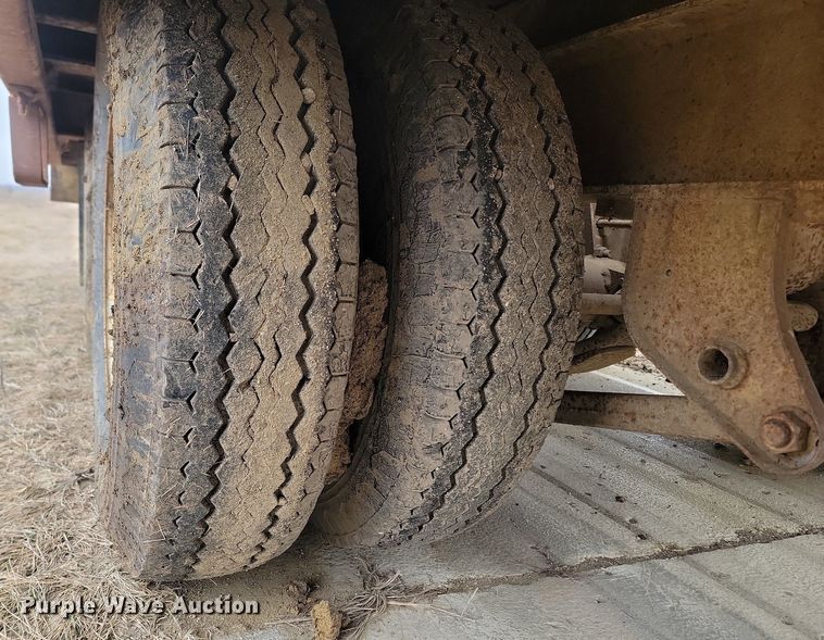 image for item KT9619 1983 Trail King TKT40-2000 tilt deck equipment trailer