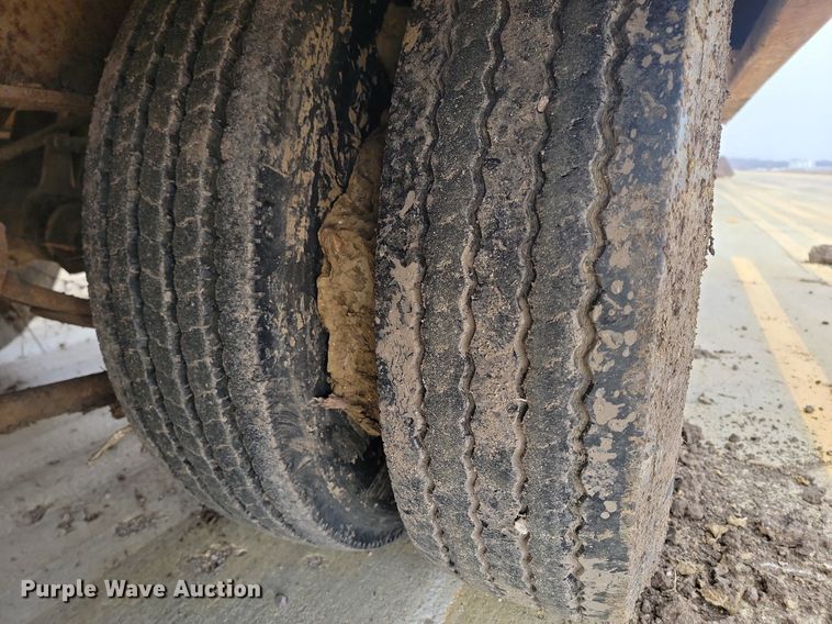 image for item KT9619 1983 Trail King TKT40-2000 tilt deck equipment trailer