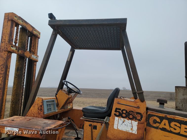 image for item KT9621 Case 586D forklift