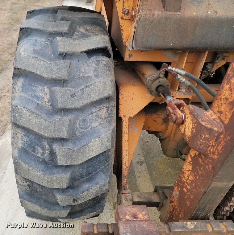 image for item KT9621 Case 586D forklift