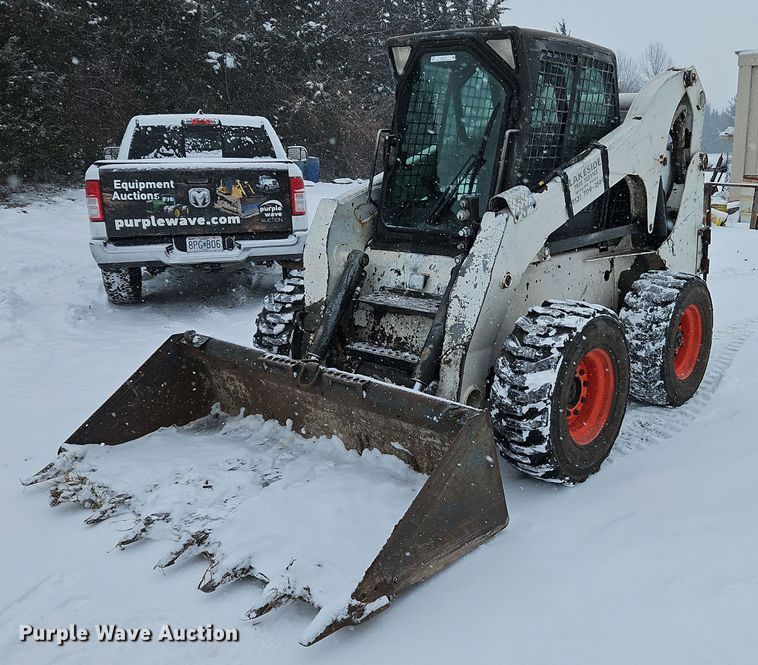 image for item LB9725 2004 Bobcat S300 skid steer loader