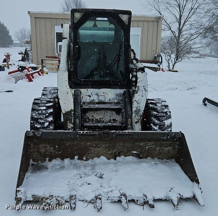 image for item LB9725 2004 Bobcat S300 skid steer loader