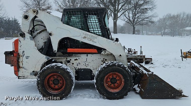 image for item LB9725 2004 Bobcat S300 skid steer loader
