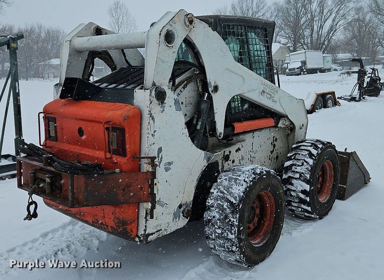 image for item LB9725 2004 Bobcat S300 skid steer loader