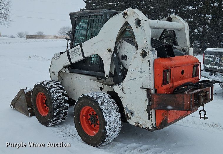 image for item LB9725 2004 Bobcat S300 skid steer loader