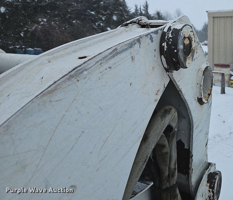 image for item LB9725 2004 Bobcat S300 skid steer loader