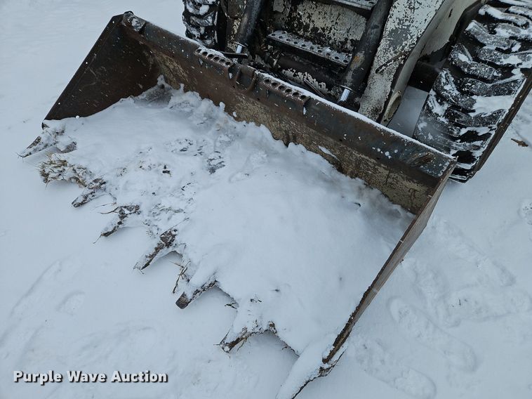 image for item LB9725 2004 Bobcat S300 skid steer loader