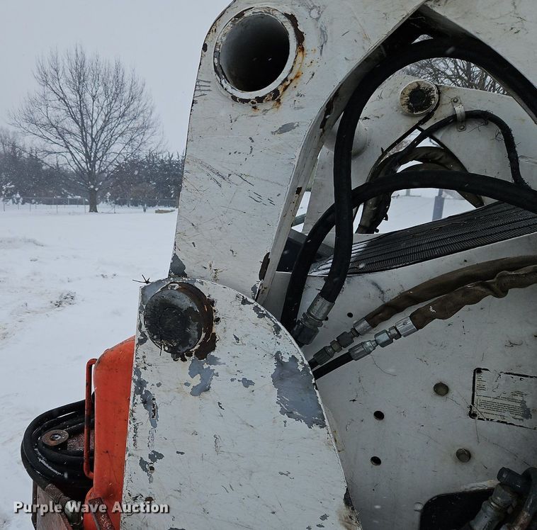 image for item LB9725 2004 Bobcat S300 skid steer loader