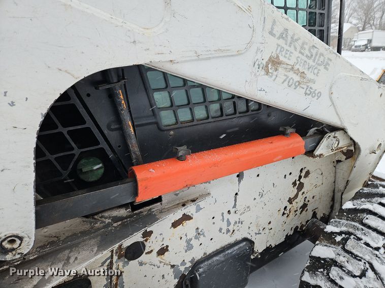 image for item LB9725 2004 Bobcat S300 skid steer loader