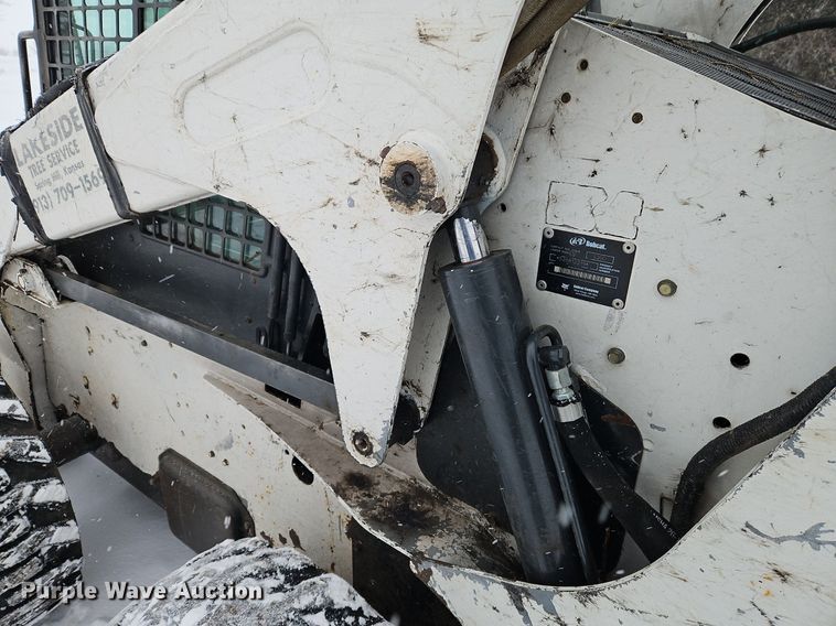 image for item LB9725 2004 Bobcat S300 skid steer loader