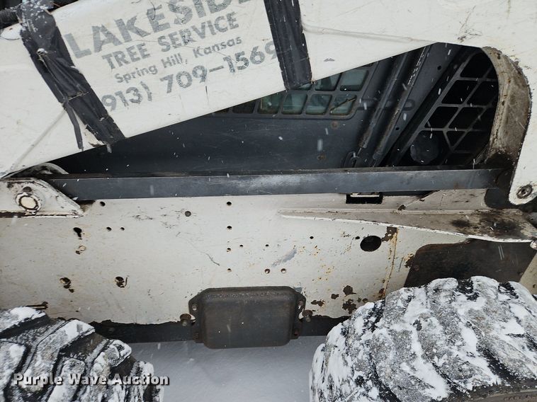 image for item LB9725 2004 Bobcat S300 skid steer loader
