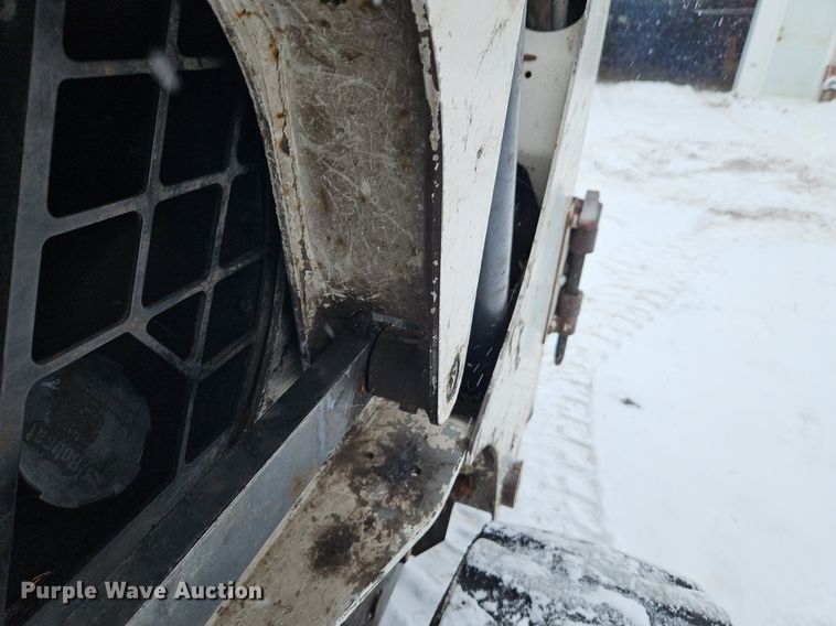 image for item LB9725 2004 Bobcat S300 skid steer loader