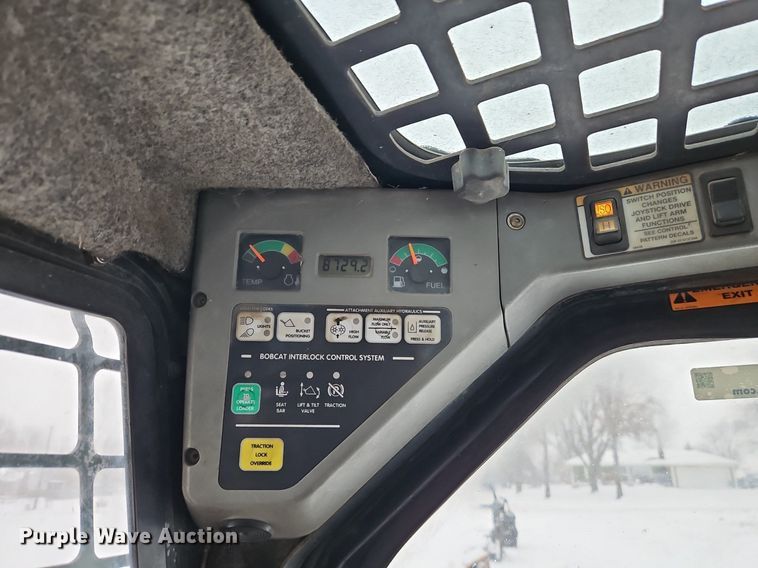 image for item LB9725 2004 Bobcat S300 skid steer loader