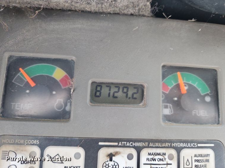 image for item LB9725 2004 Bobcat S300 skid steer loader