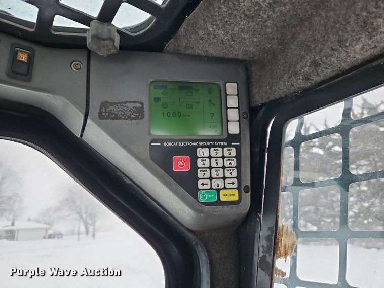 image for item LB9725 2004 Bobcat S300 skid steer loader