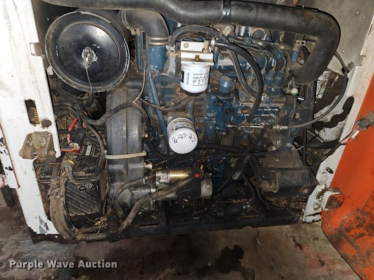 image for item LB9725 2004 Bobcat S300 skid steer loader