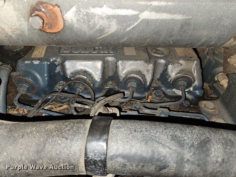 image for item LB9725 2004 Bobcat S300 skid steer loader