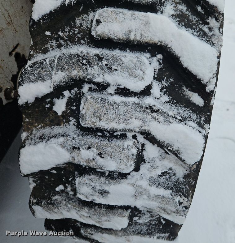 image for item LB9725 2004 Bobcat S300 skid steer loader