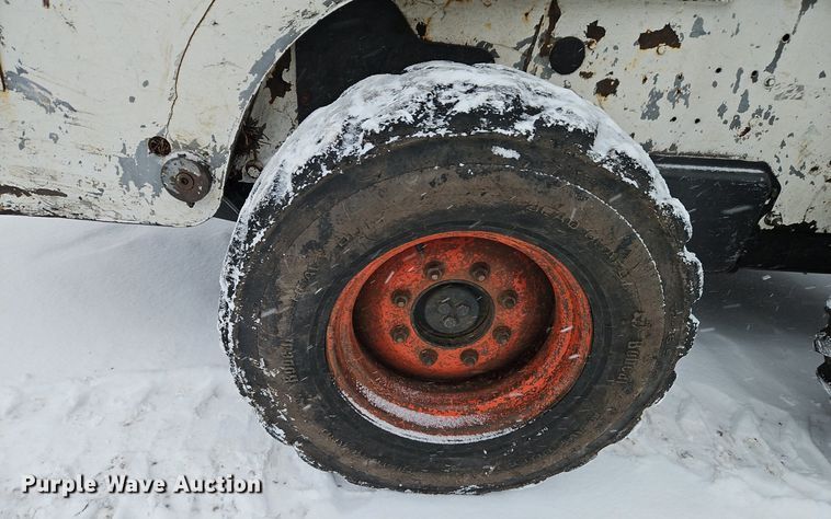 image for item LB9725 2004 Bobcat S300 skid steer loader