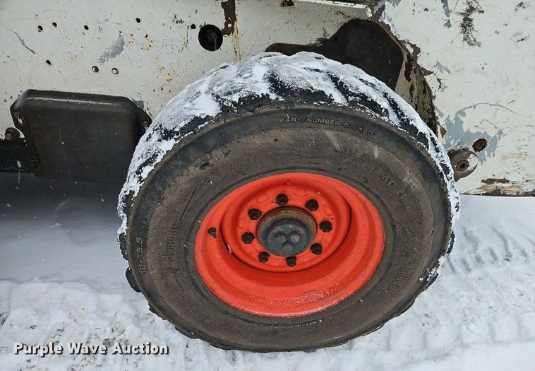 image for item LB9725 2004 Bobcat S300 skid steer loader