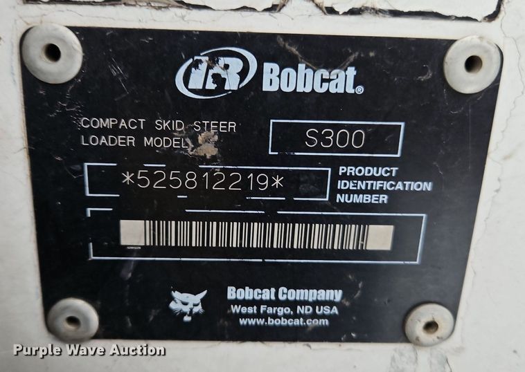 image for item LB9725 2004 Bobcat S300 skid steer loader