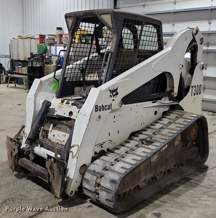 image for item LC9791 2004 Bobcat T300 tracked skid steer loader