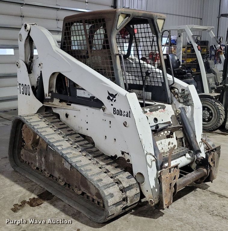image for item LC9791 2004 Bobcat T300 tracked skid steer loader