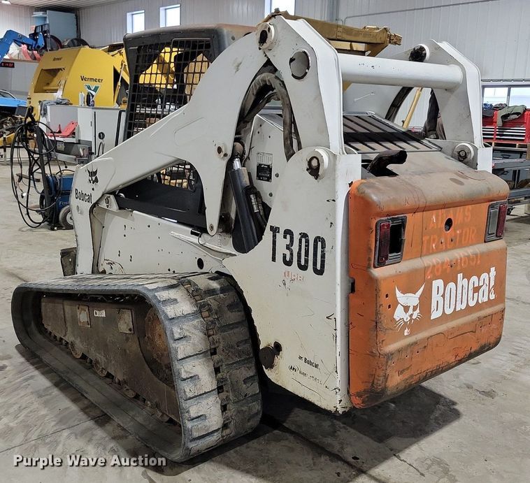 image for item LC9791 2004 Bobcat T300 tracked skid steer loader