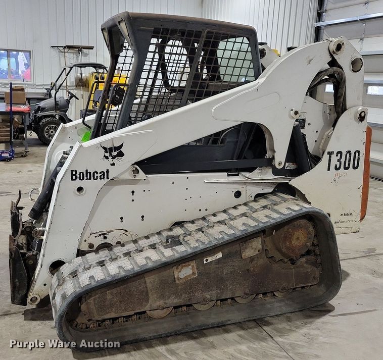 image for item LC9791 2004 Bobcat T300 tracked skid steer loader