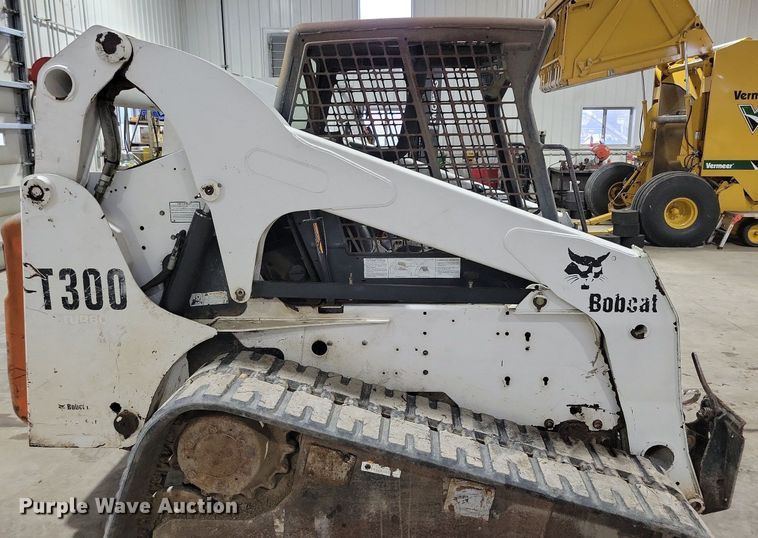 image for item LC9791 2004 Bobcat T300 tracked skid steer loader