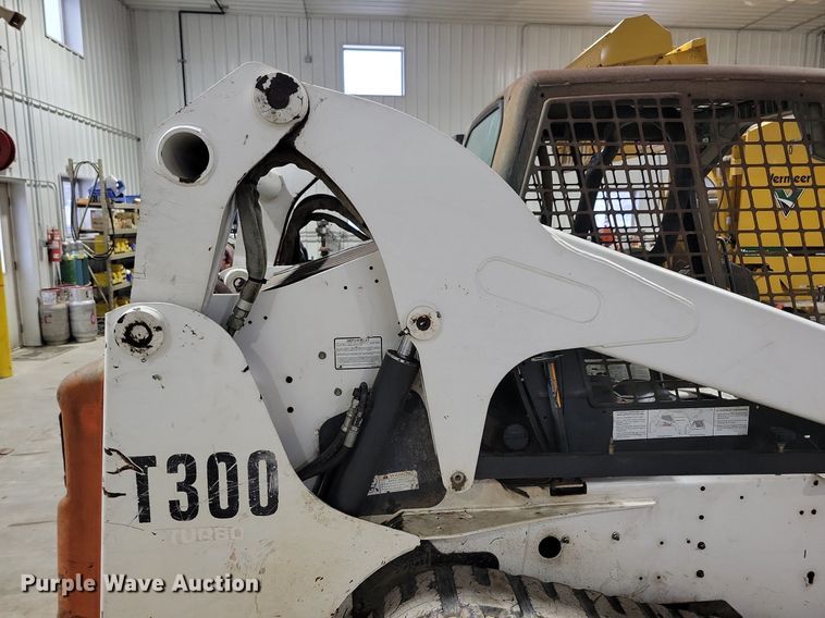 image for item LC9791 2004 Bobcat T300 tracked skid steer loader