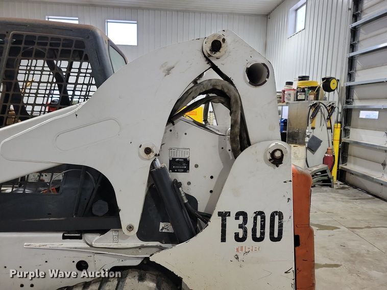 image for item LC9791 2004 Bobcat T300 tracked skid steer loader