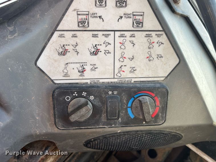 image for item LD9298 2014 Bobcat S510 skid steer loader