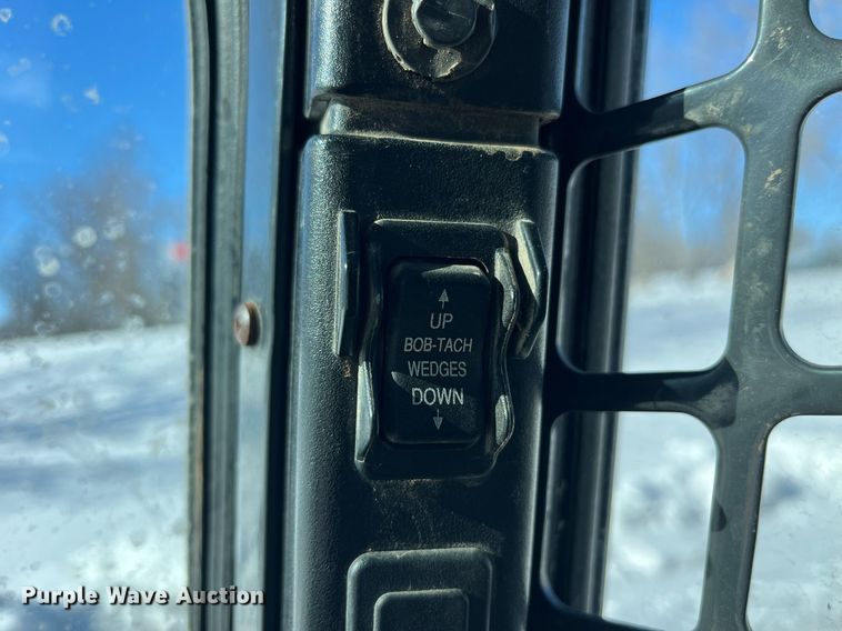 image for item LD9298 2014 Bobcat S510 skid steer loader