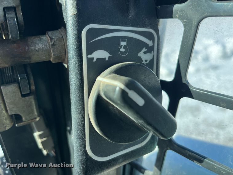 image for item LD9298 2014 Bobcat S510 skid steer loader