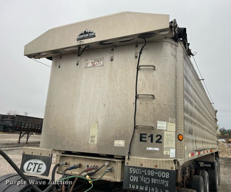 image for item LD9901 2007 Travis end dump trailer